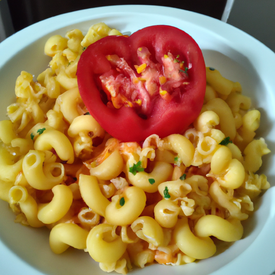 Macarrão com molho tomate e milho verde