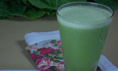 Suco verde com água de coco