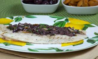 foto da receita Filé de peixe com pesto de azeitonas pretas
