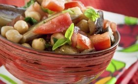 foto da receita Salada de vegetais com grão de bico