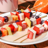 foto da receita Espetinho de frutas com molho de iogurte