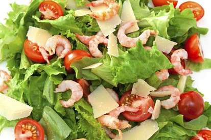 Salada de camarão com alface