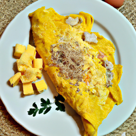 omelete com peito de peru e queijo