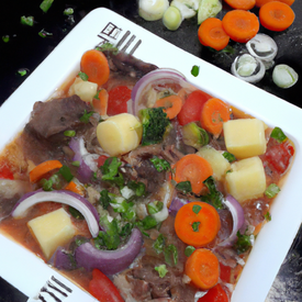 Sopa de carne, macarrão e legumes