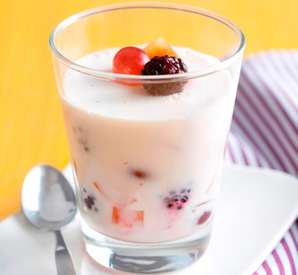 Gelatina de iogurte com frutas do bosque
