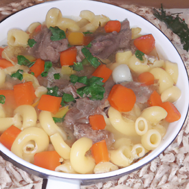 sopa de legumes ,carne e macarrão