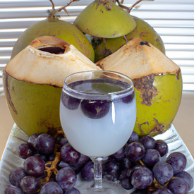 Suco agua de coco e uva