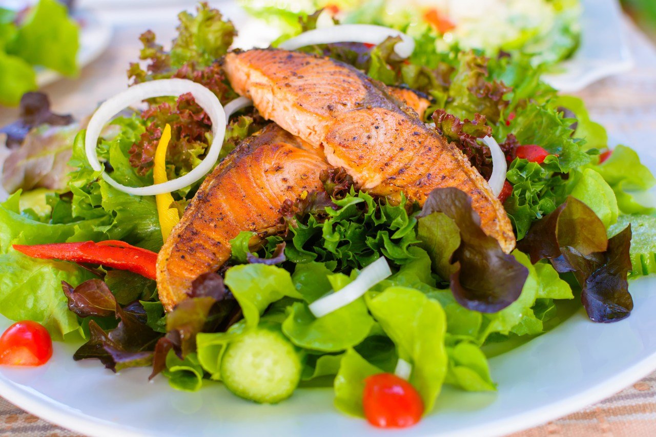 foto da receita Salada verde com salmão