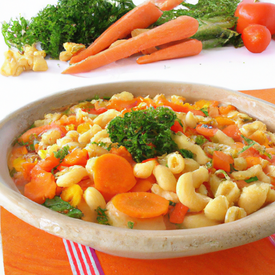 Sopa de macarão,legumes e feijão