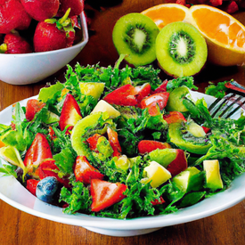 Salada mix de folhas verdes com frutas
