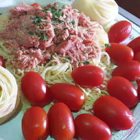 espaguete com atum e tomate pelado